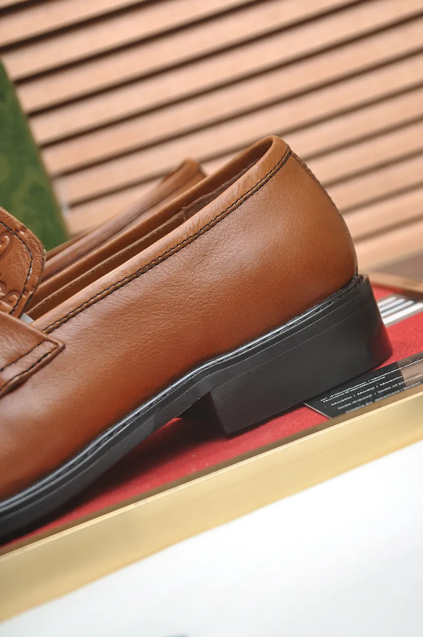 Men's shoes💰460💶Italy's top luxury men's shoes giant [GUCCI Gucci] has a new model 🍃Original European style🔰 Pleasant to the eye😍In order to make the shoes more durable and non-deformable🌀The production continues to follow traditional methods but there is still no lack of innovation💪The original cowhide is chosen for the leather♻️ Smooth, natural and exceptionally bright⭐Made of imported cowhide, the first choice of the rich 38-45 (45 customized)